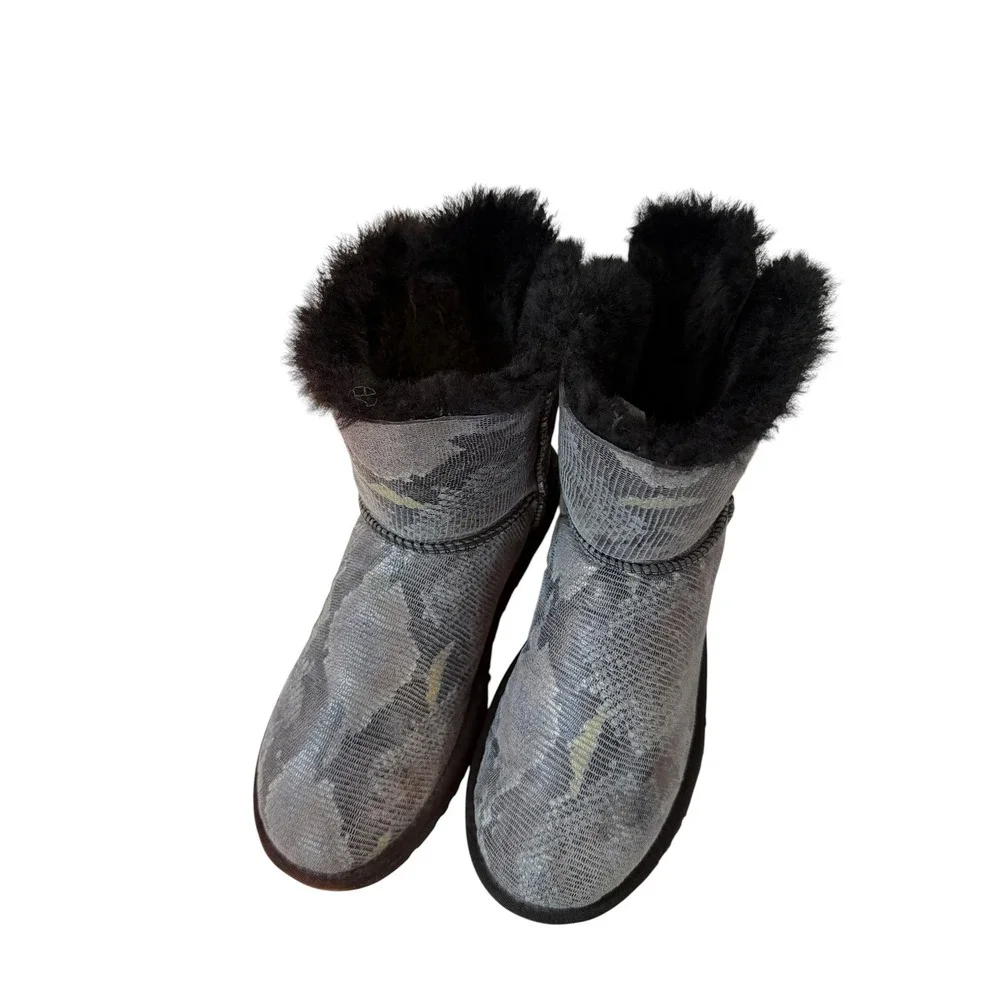 UGG Mini Bailey Bow Snake Grey Snakeskin Print Sheepskin Boots Size 9